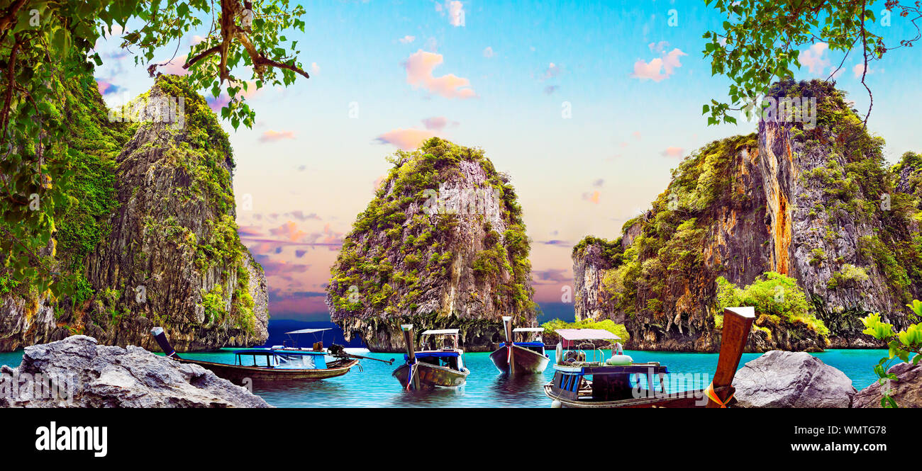 Thailand Beach.Scenic Paradies Landschaft.Resort und Boote in Sonnenuntergang mit Bergen.Konzept der Entspannung und Destination in Phuket exotischen Inseln. Stockfoto
