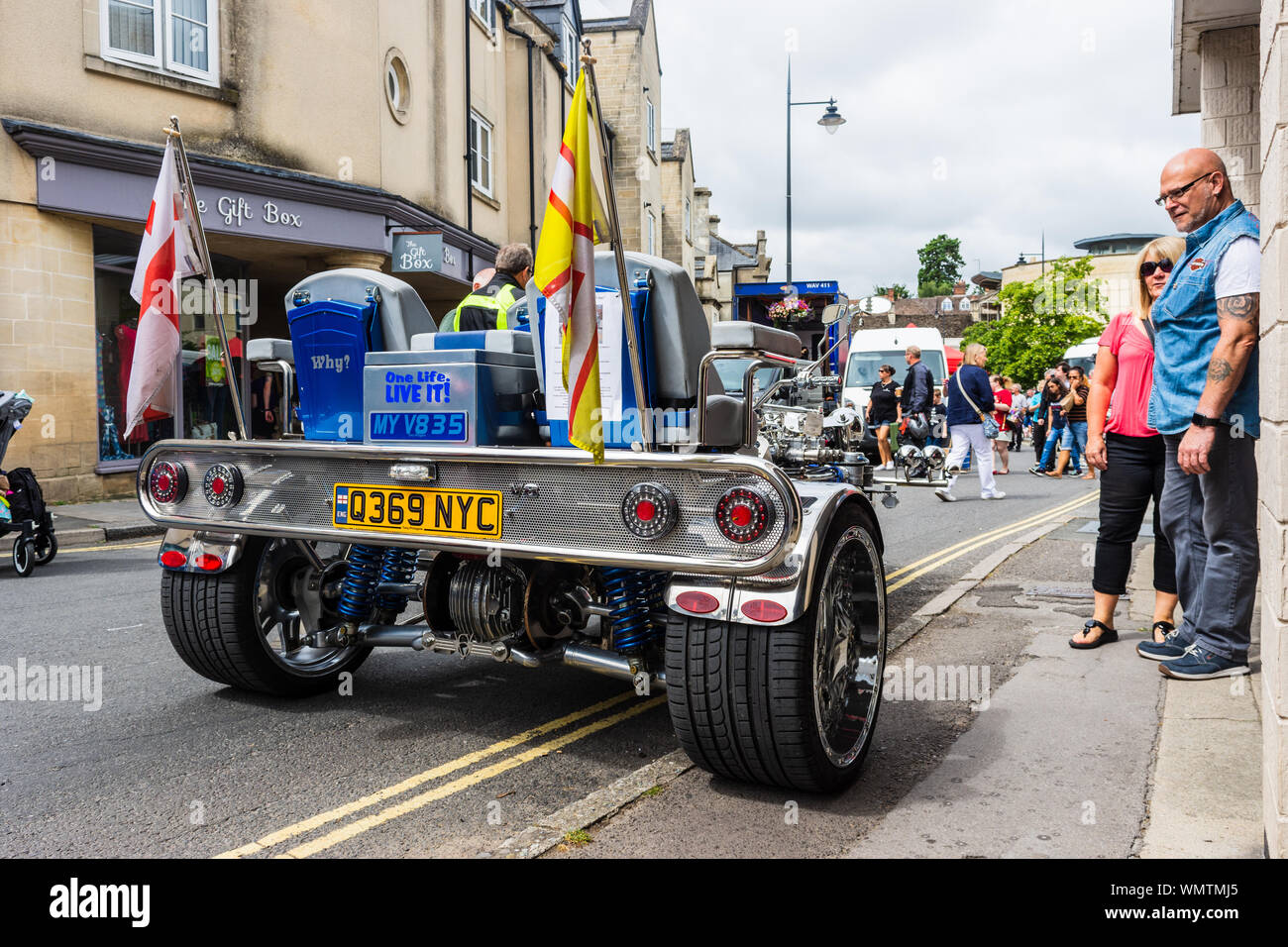 Eine benutzerdefinierte Trike in Calne bike Treffen mit dem Titel Warum Y nicht! Von hinten gesehen Stockfoto