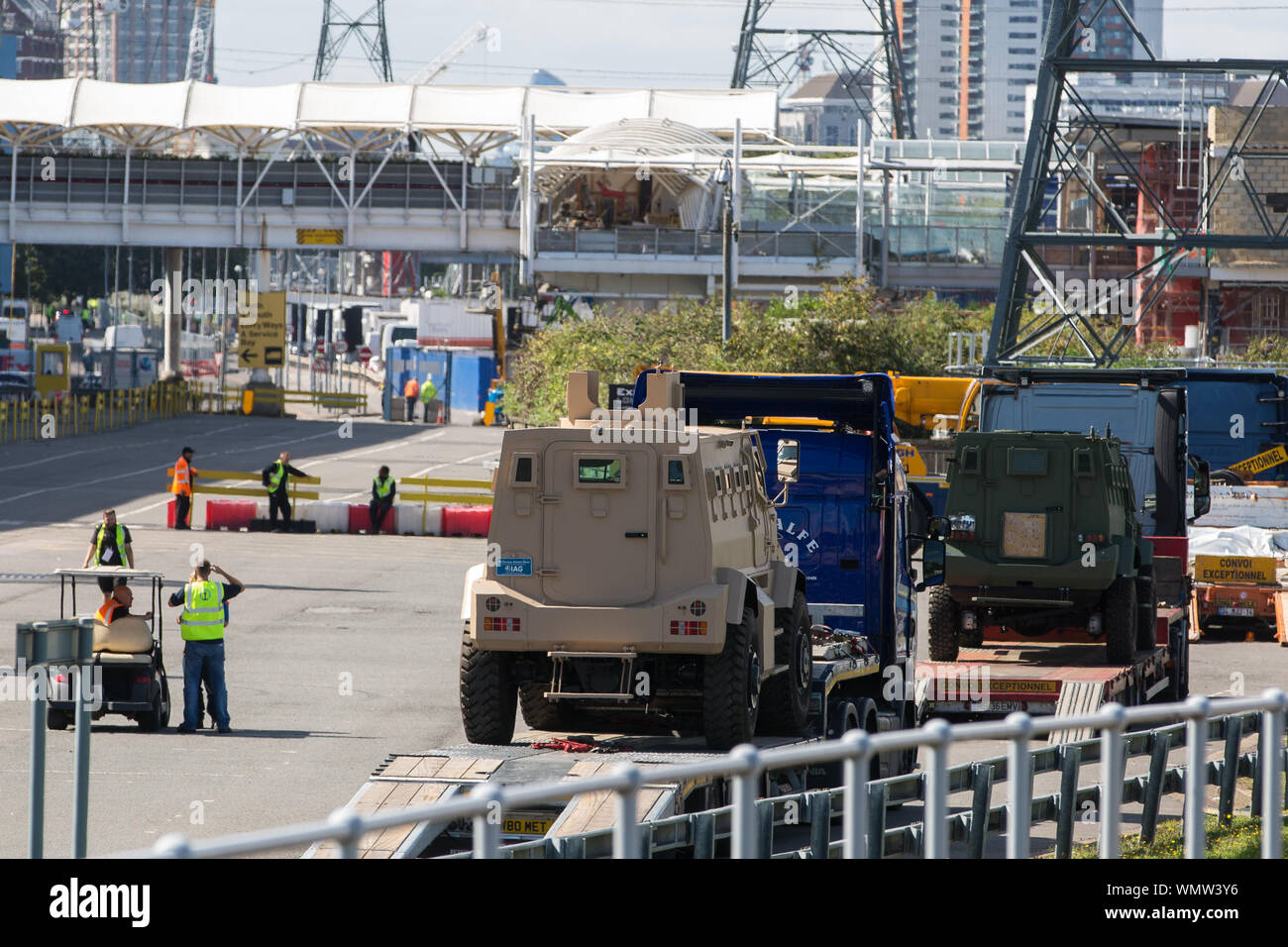 London, Großbritannien. 5. September, 2019. Militärische Fahrzeuge kommen bei ExcelLondon für Dsei, der größten Waffen der Welt. Credit: Mark Kerrison/Alamy leben Nachrichten Stockfoto