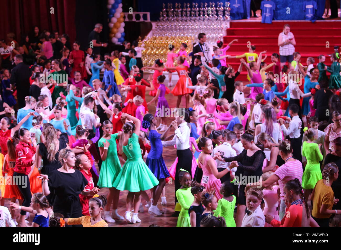 Übungseinheit beim Junior Ballsaal Tanzwettbewerb in Blackpool Stockfoto