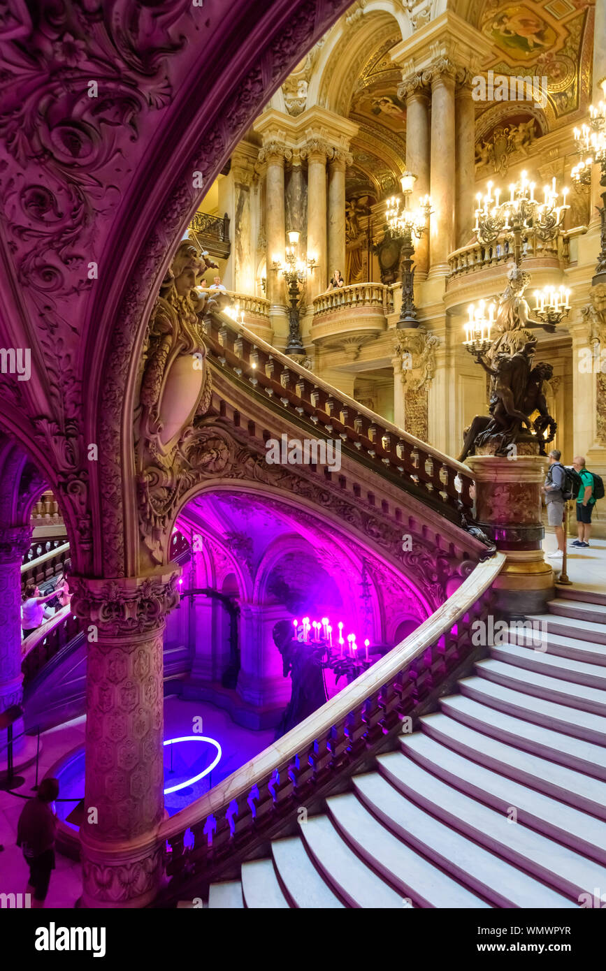 Die Opéra Garnier, auch Palais Garnier genannt, ist eines der zwei Pariser Opernhäuser, die der staatlichen Institution Opéra National de Paris unters Stockfoto