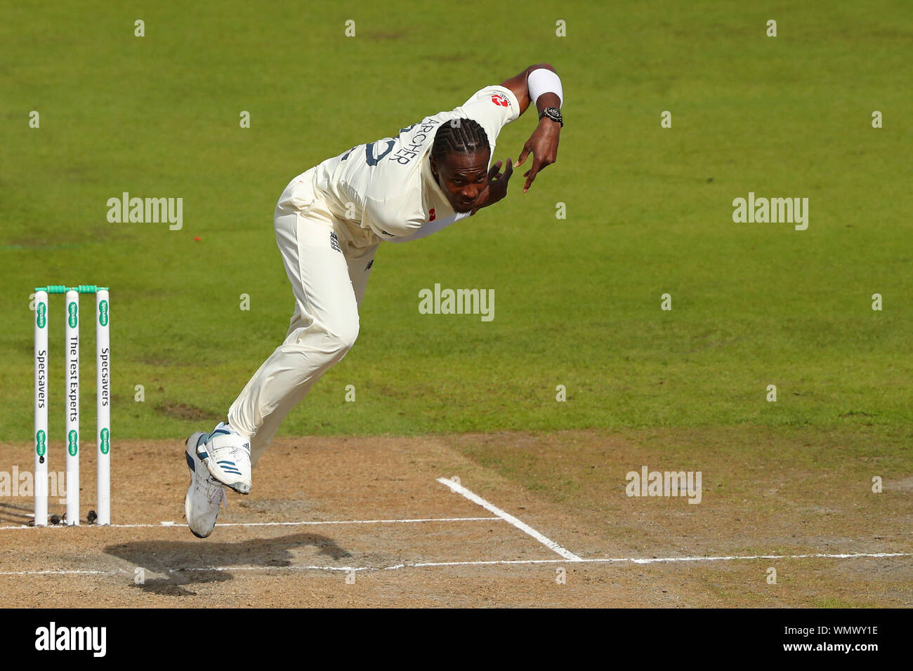MANCHESTER, England. 05. SEPTEMBER 2019: jofra Archer von England Bowling in Tag zwei des 4. Specsavers Asche Test übereinstimmen, in Old Trafford Cricket Ground, Manchester, England. Credit: Cal Sport Media/Alamy leben Nachrichten Stockfoto