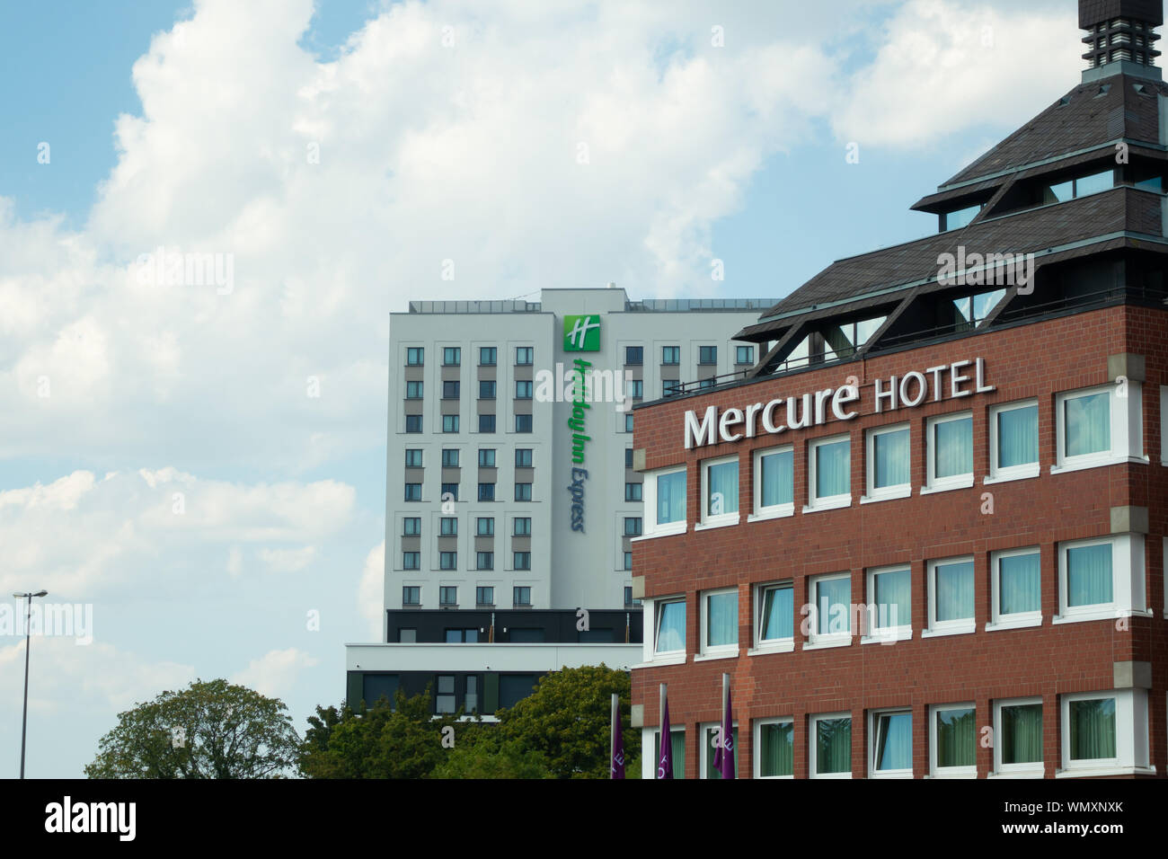 Mercure Hotel und Holiday Inn Express in Suedstadt, Köln, Deutschland. Stockfoto
