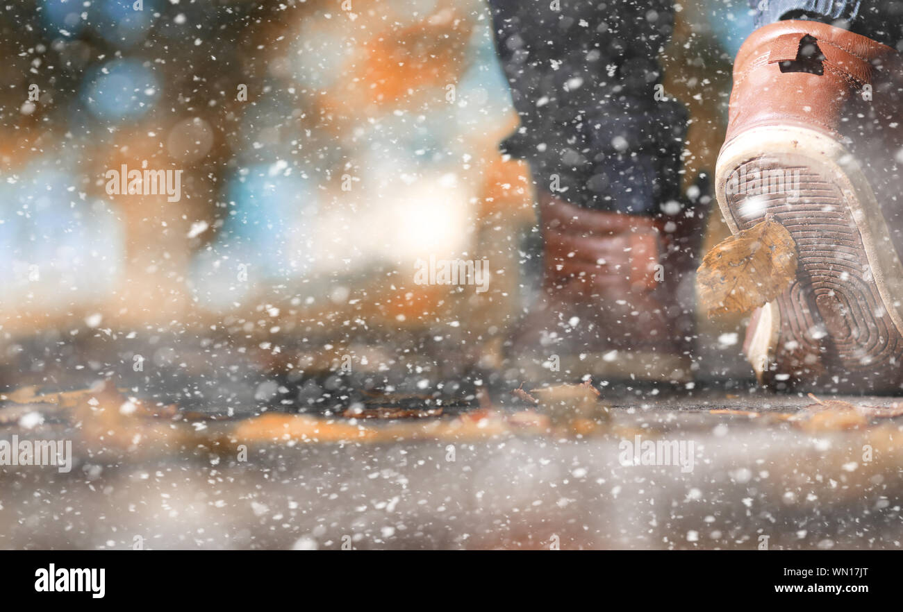 Herbst Park in den ersten Schnee Stockfoto