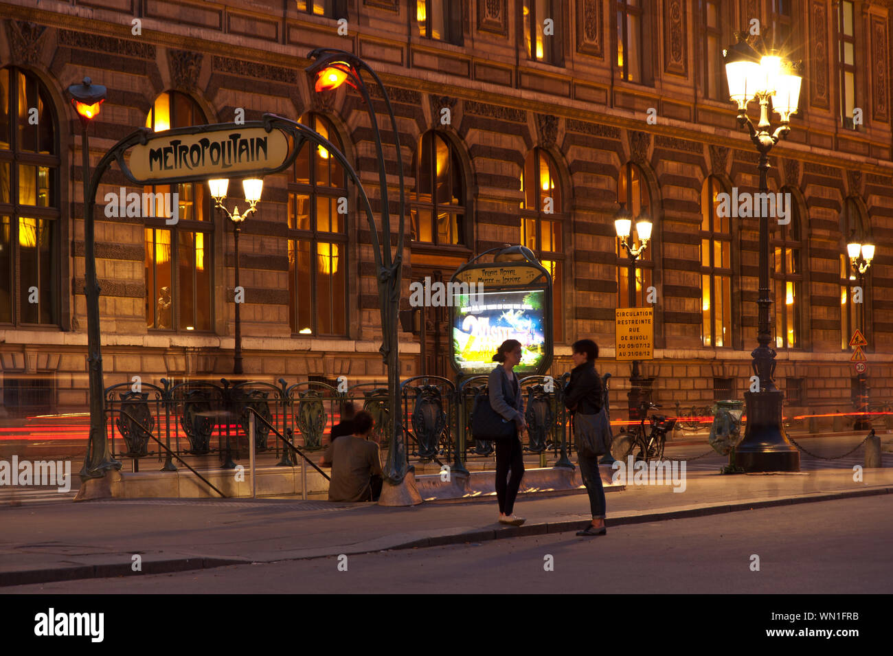 Paris, Rue de Rivoli, Metro Stockfoto