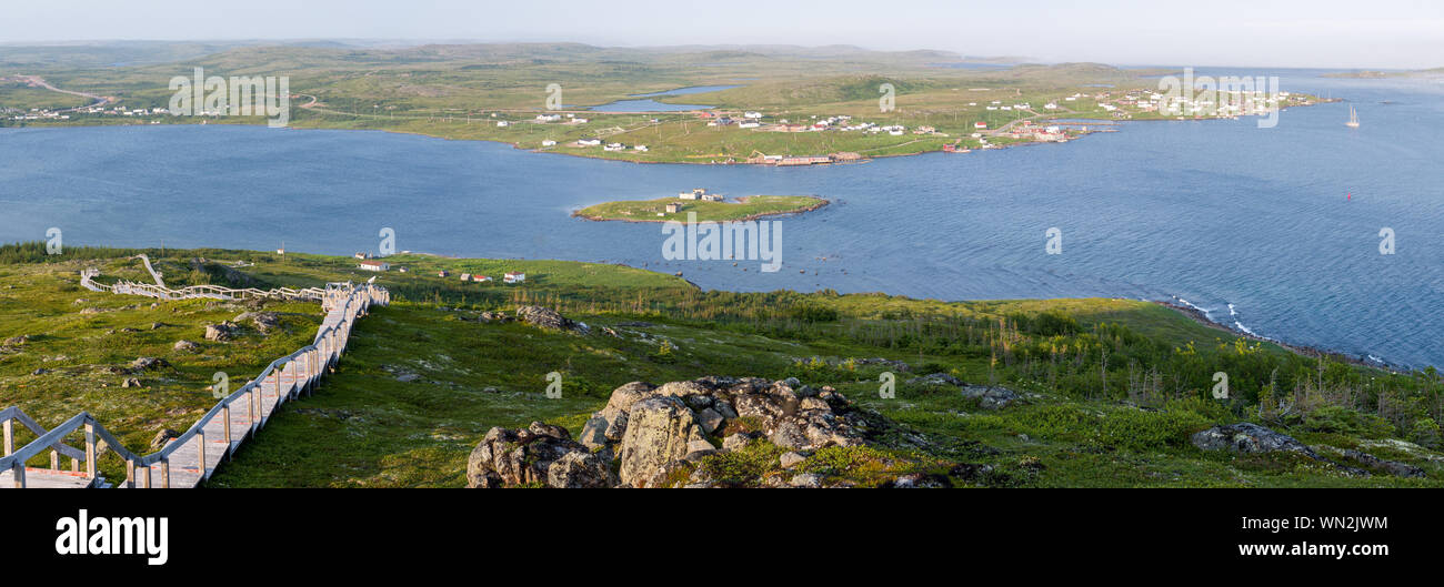 Anzeigen von Red Bay, Neufundland und Labrador von der Oberseite der Tracey Hill Stockfoto