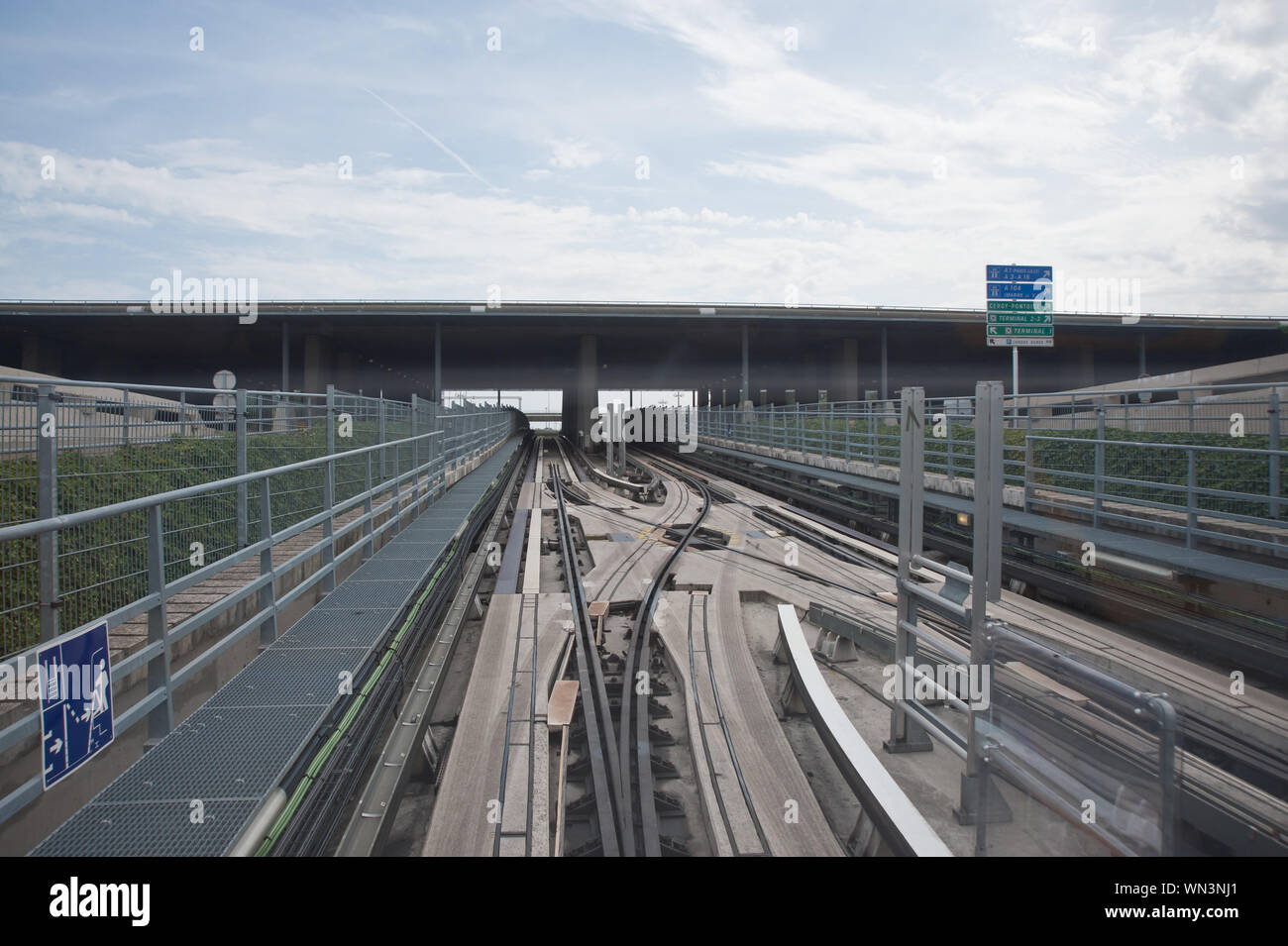 Voiture automatique Léger (VAL, deutsch: "leichtes automatisches Fahrzeug") ist ein besonders leicht gebautes, fahrerloses, Spurgeführtes Personennah Stockfoto