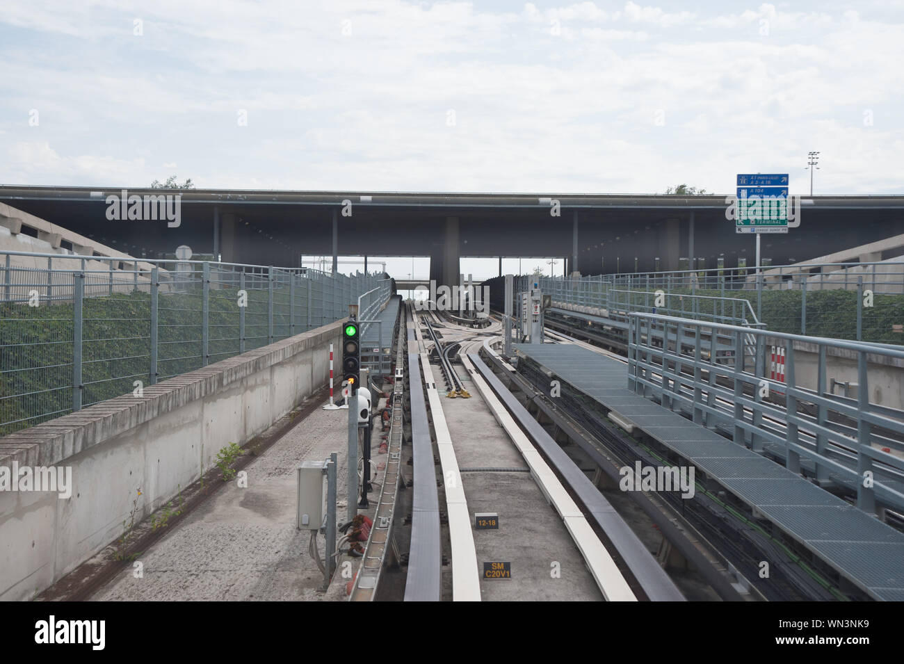 Voiture automatique Léger (VAL, deutsch: "leichtes automatisches Fahrzeug") ist ein besonders leicht gebautes, fahrerloses, Spurgeführtes Personennah Stockfoto