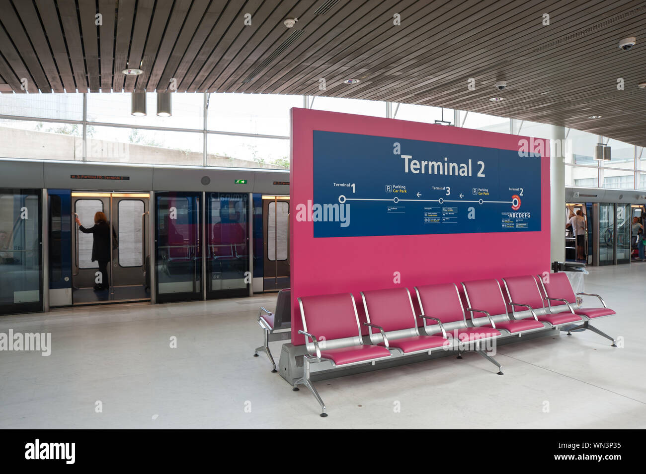 Voiture automatique Léger (VAL, deutsch: "leichtes automatisches Fahrzeug") ist ein besonders leicht gebautes, fahrerloses, Spurgeführtes Personennah Stockfoto