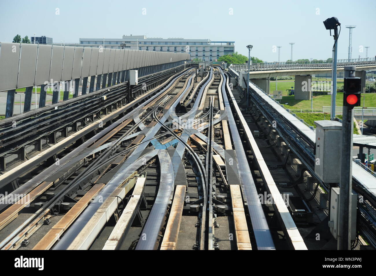 Voiture automatique Léger (VAL, deutsch: "leichtes automatisches Fahrzeug") ist ein besonders leicht gebautes, fahrerloses, Spurgeführtes Personennah Stockfoto