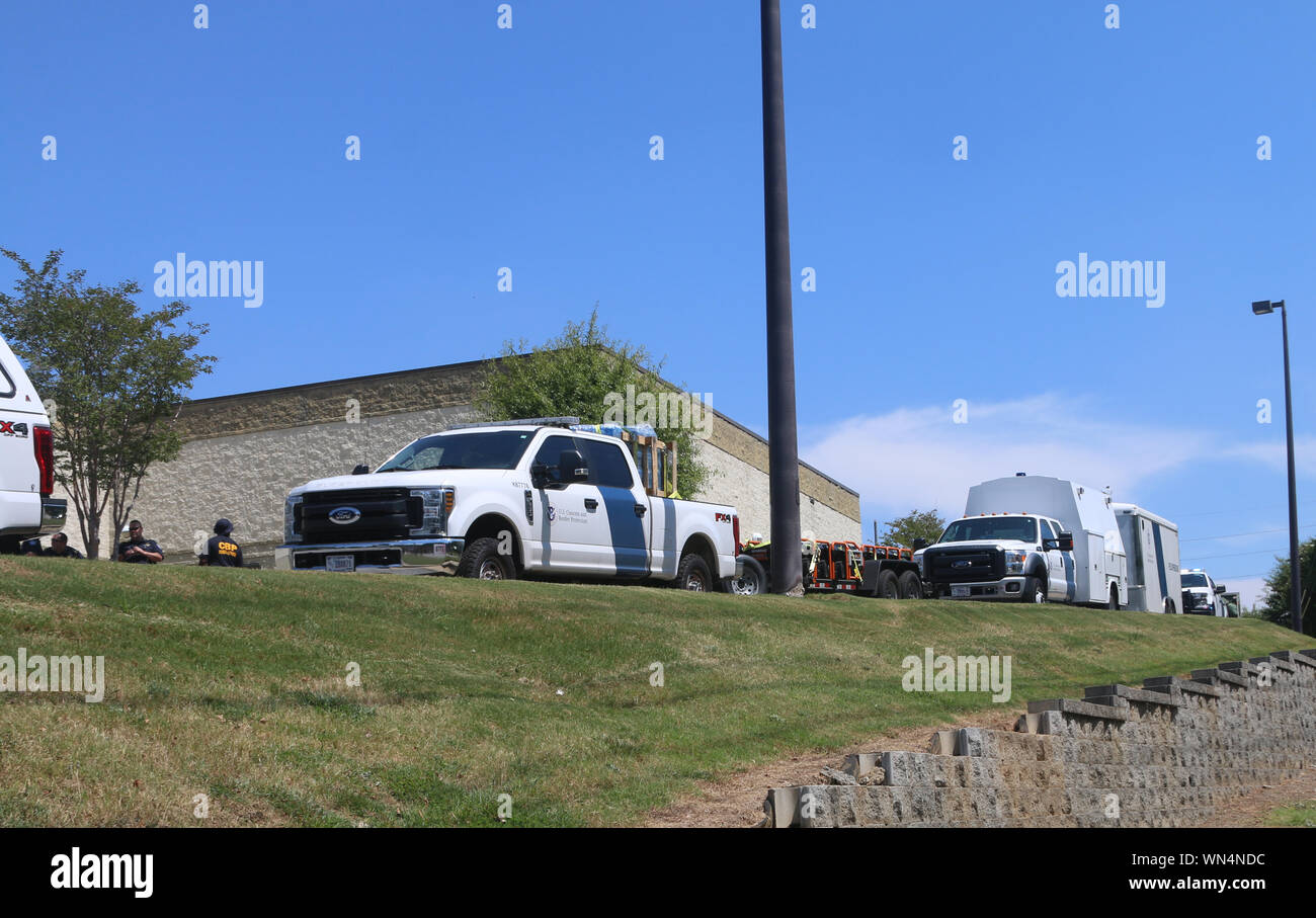 CBP Office der Feldeinsätze Ausrüstung, Vorräte und 12 Offiziere verließ Atlanta an die Küste von Georgia die Bedürfnisse der von Hurrikan Dorian, Sept. 5, 2019 betroffene zu unterstützen. CBP Foto von Rob Brisley Stockfoto