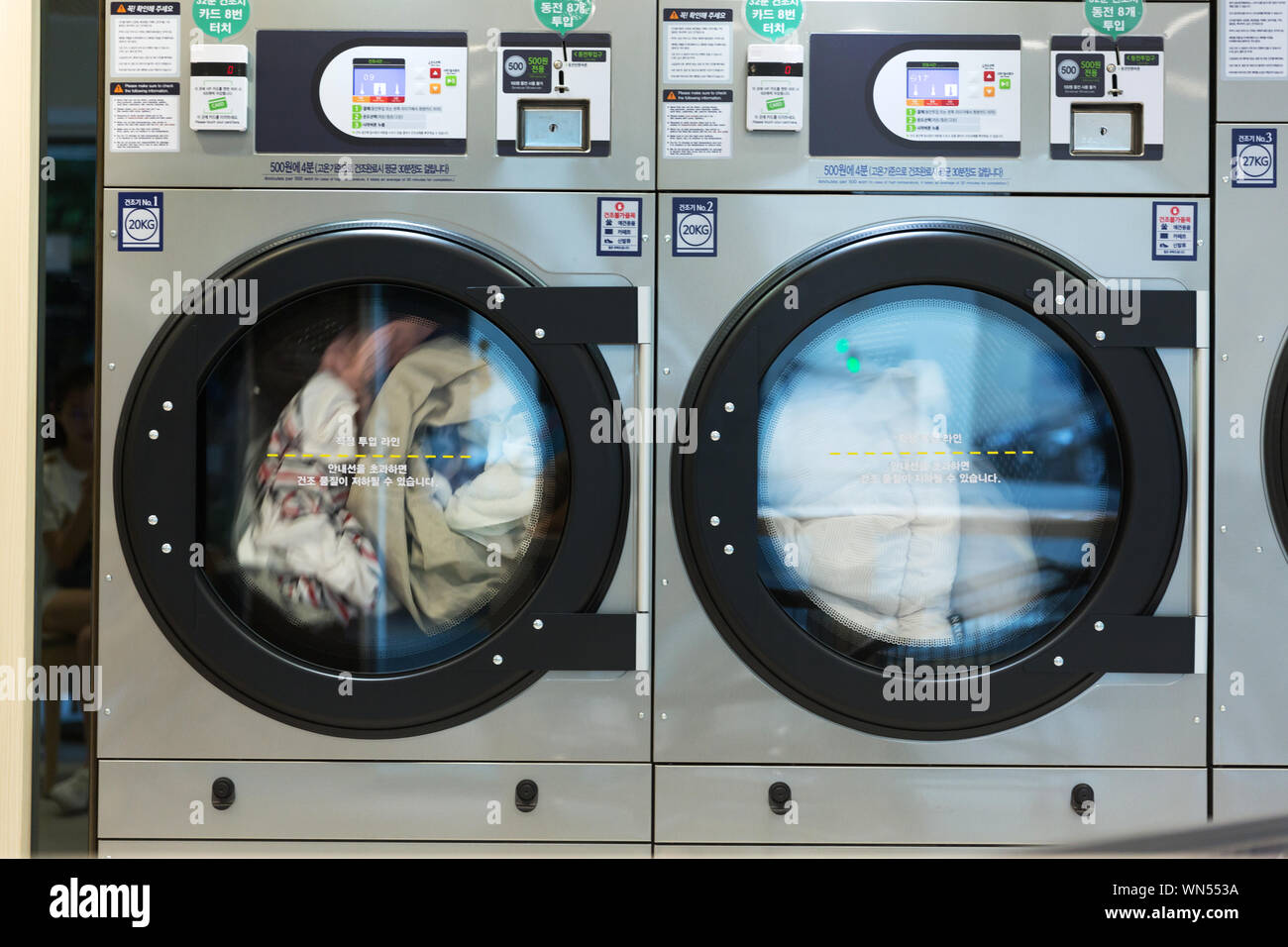 Einzelne leben Konzept, Waschmaschinen im Waschsalon 156 Stockfoto