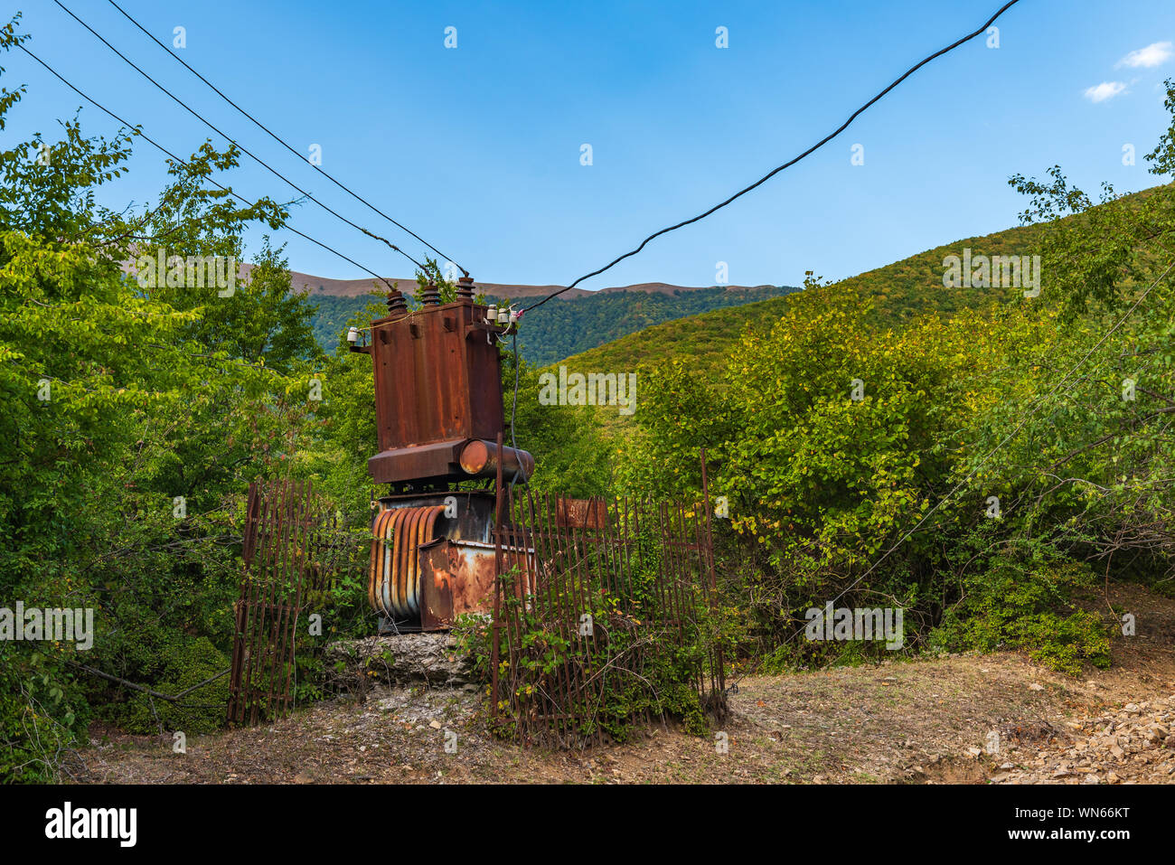 Alten, verlassenen Rusty elektrischer Transformator Stockfoto