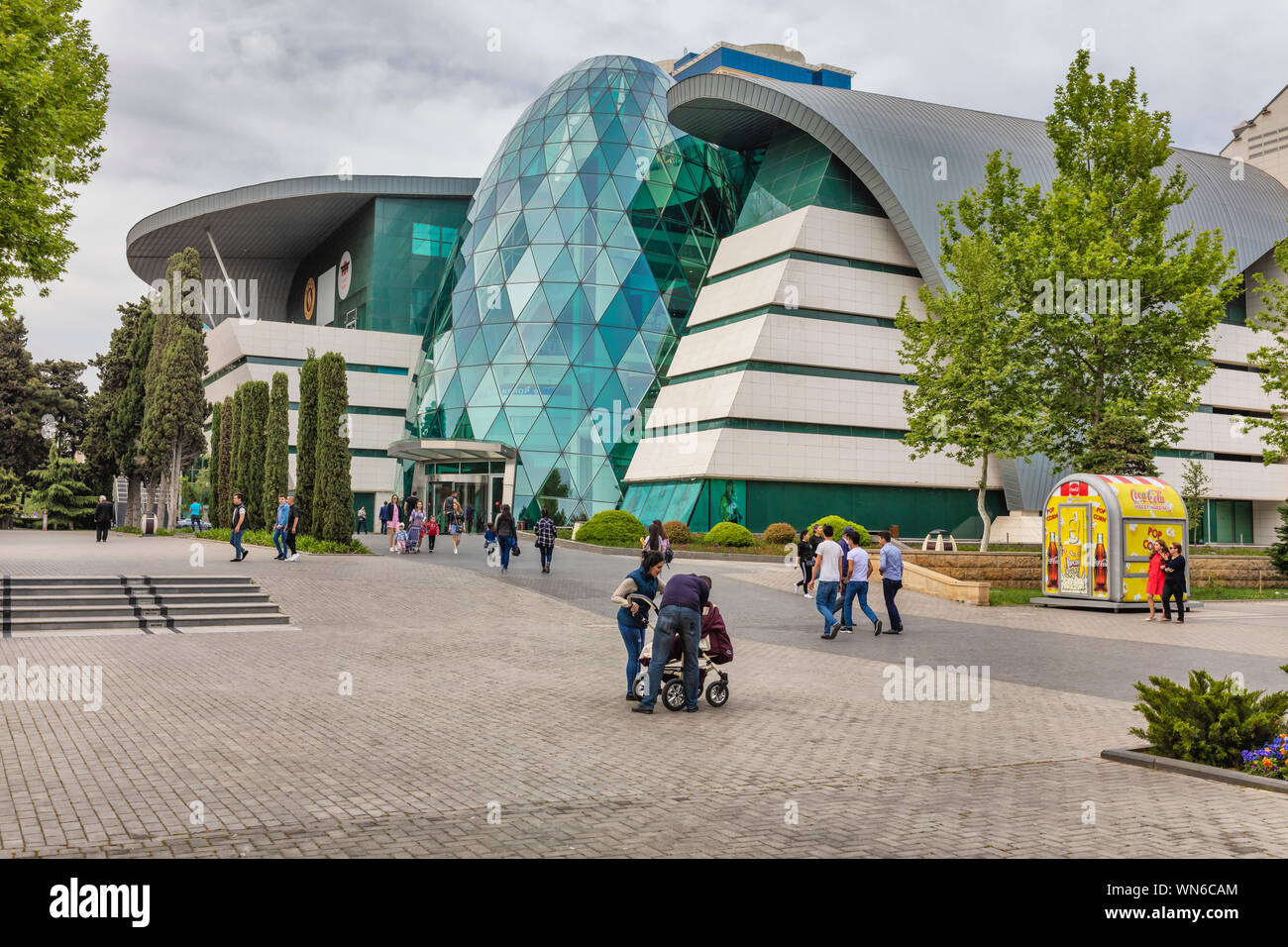 Park Bulvar Kino, modernes Gebäude, Baku, Aserbaidschan Stockfoto
