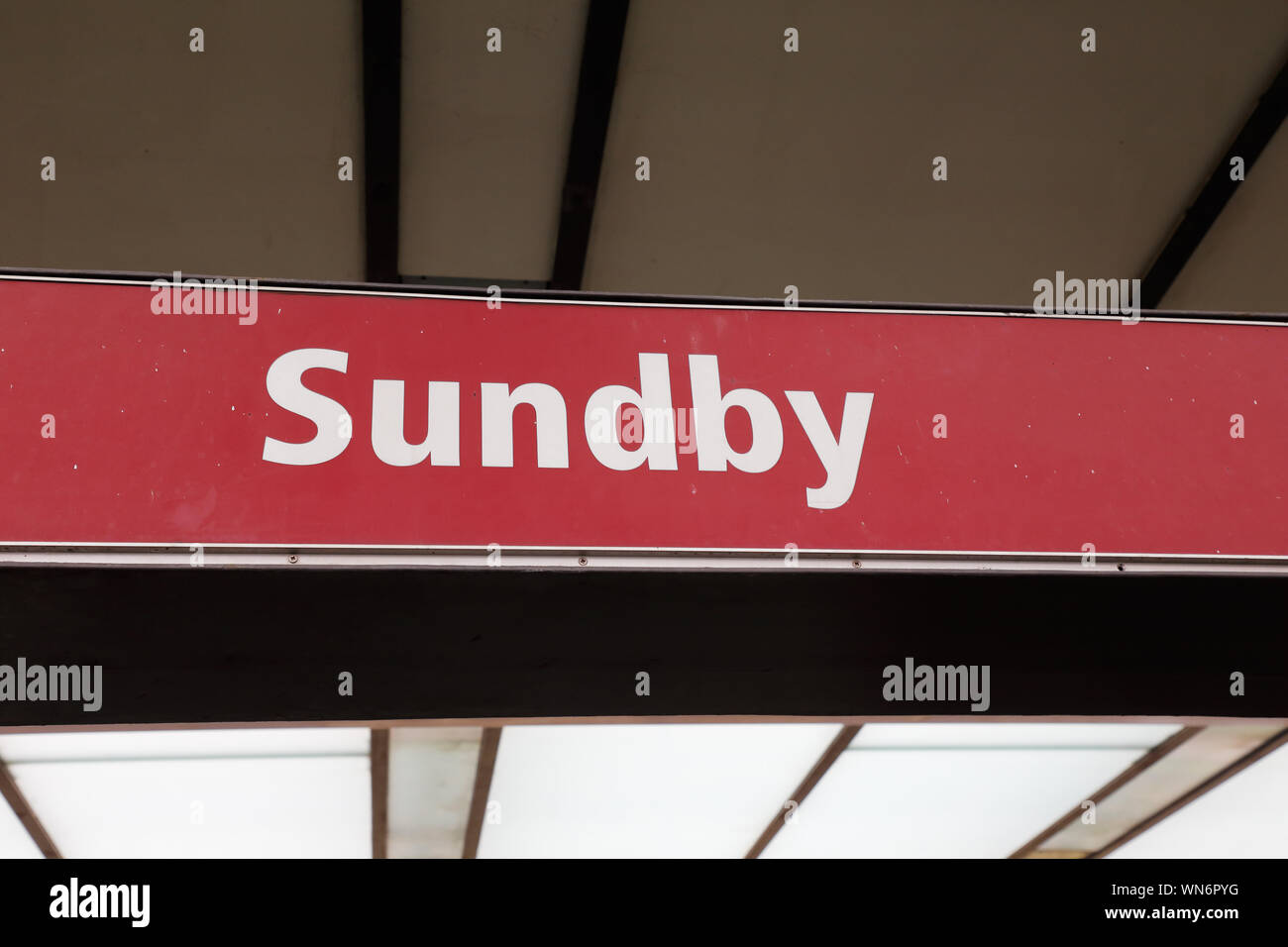 Kopenhagen, Dänemark - 4 September, 2019: Die U-Bahn-Station Sunby Namen unterzeichnen. Stockfoto