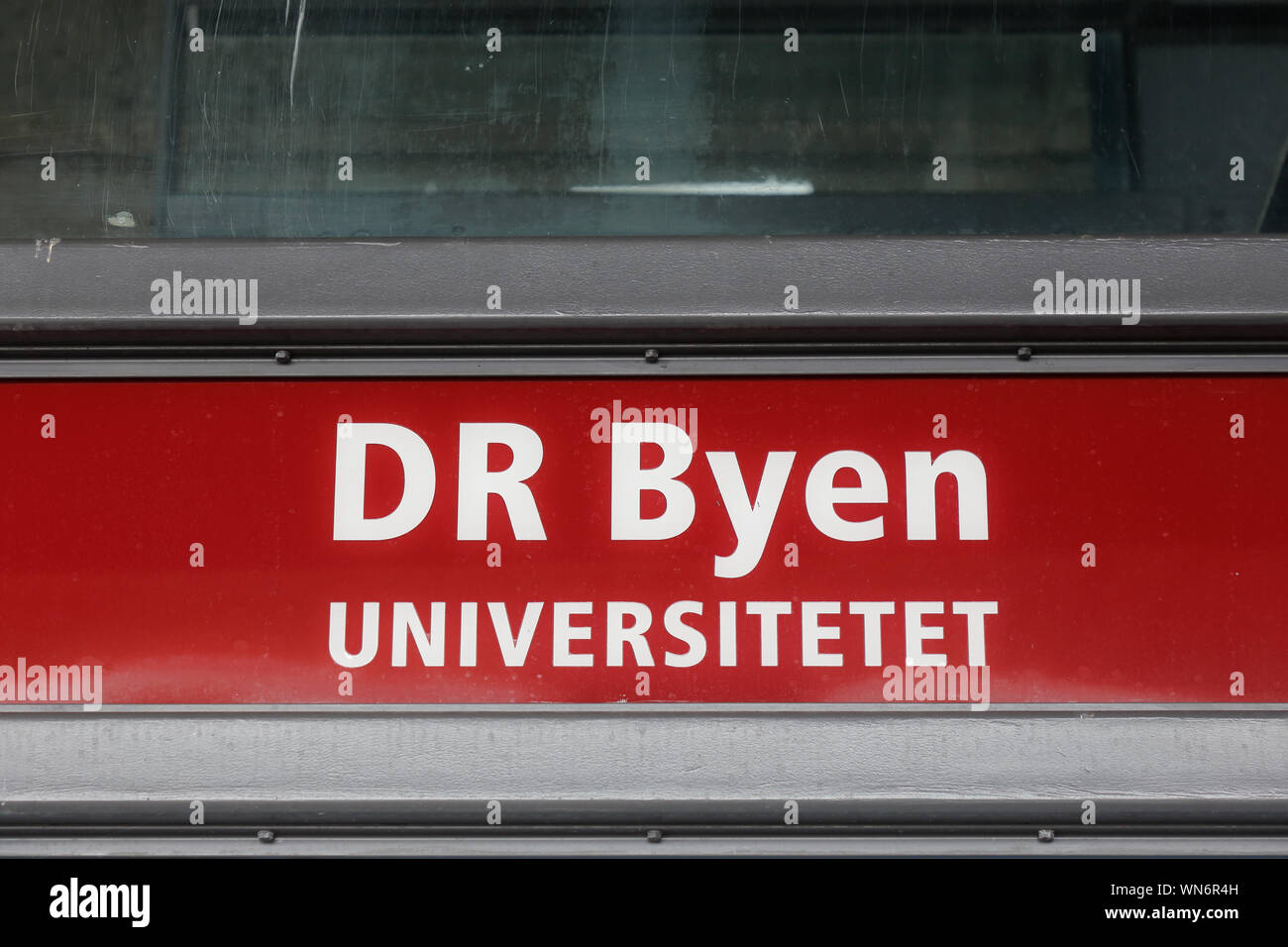 Kopenhagen, Dänemark - 4 September, 2019: Die U-Bahn-Station DR Byen station Beschilderung. Stockfoto