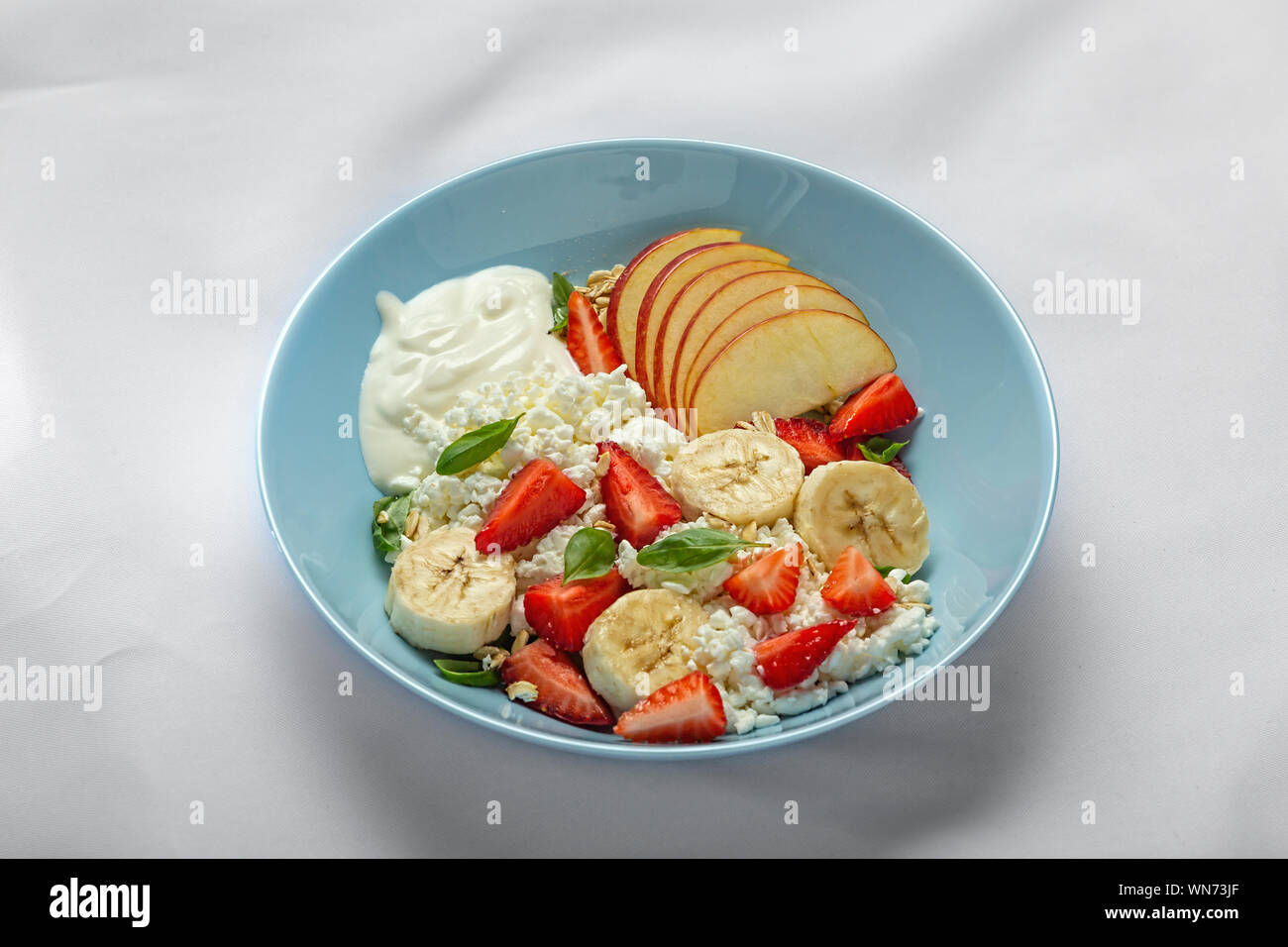 Panna cotta, Crepes, Snack, Crêpe-Kuchen, Engel essen Kuchen, Dessert Rezepte, Snacks, Obst, Salat, frische Erdbeeren Stockfoto