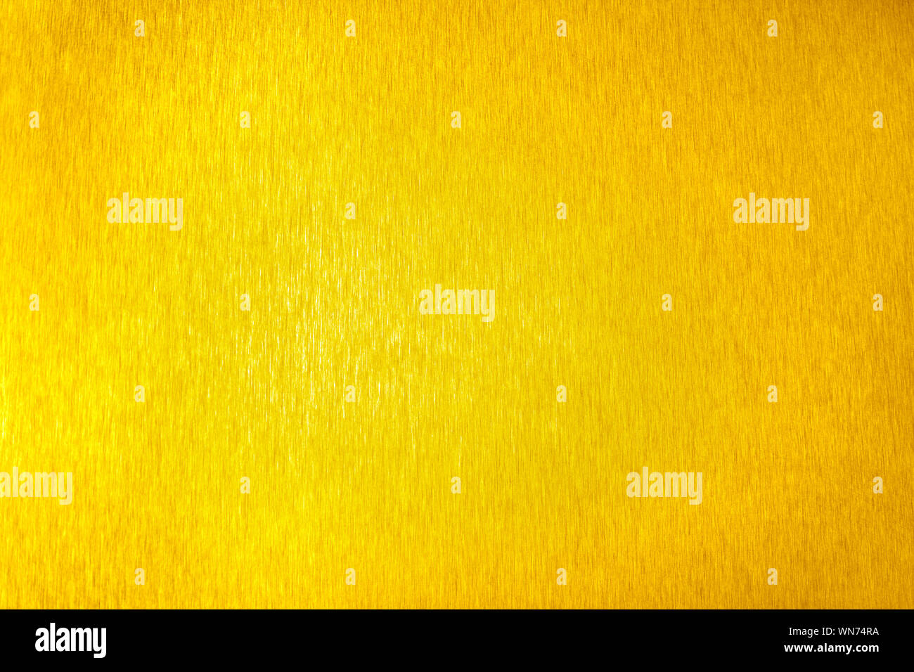 Golden Metall glänzend leere Fläche, gelb leuchtenden metallischen Hintergrund, gold Blatt Hintergrund Nahaufnahme, dekorative helle glitzernde Textur, Kopie Raum Stockfoto