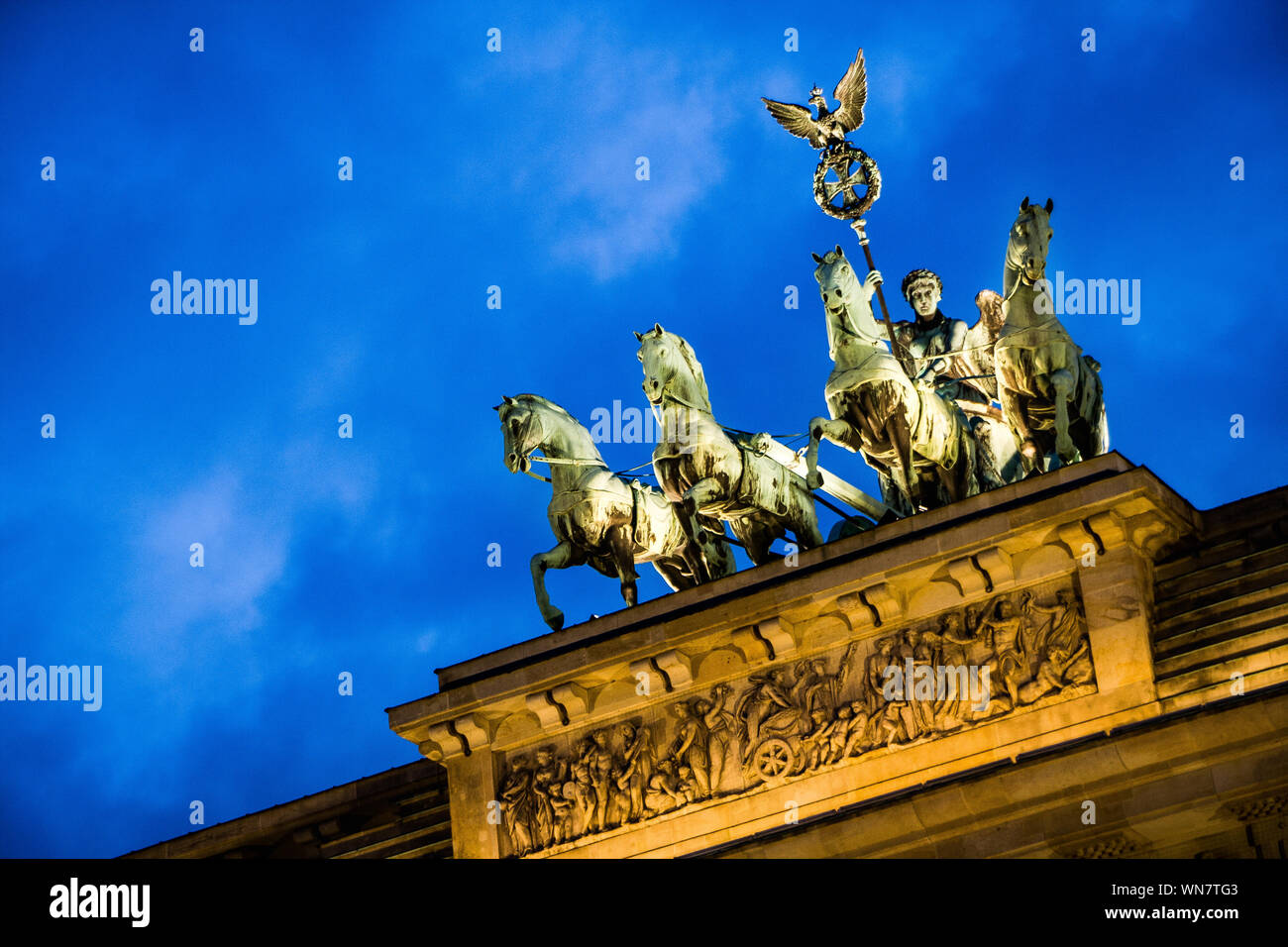 Welche Skulptur Krönt Das Brandenburger Tor www.alamy.de