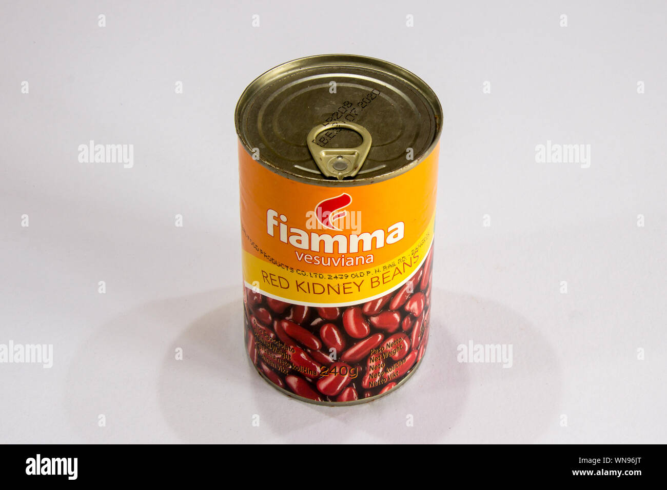 Phuket, Thailand - 1. August 2019: Zinn von Fiamma Vesuviana rote Bohnen. Die Bohnen sind in Mexiko und Mittelamerika Stockfoto