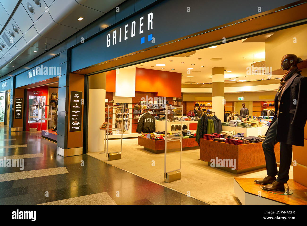 Zürich, Schweiz - ca. Oktober 2018: Eingang Grieder Store in Zürich International Airport. Stockfoto