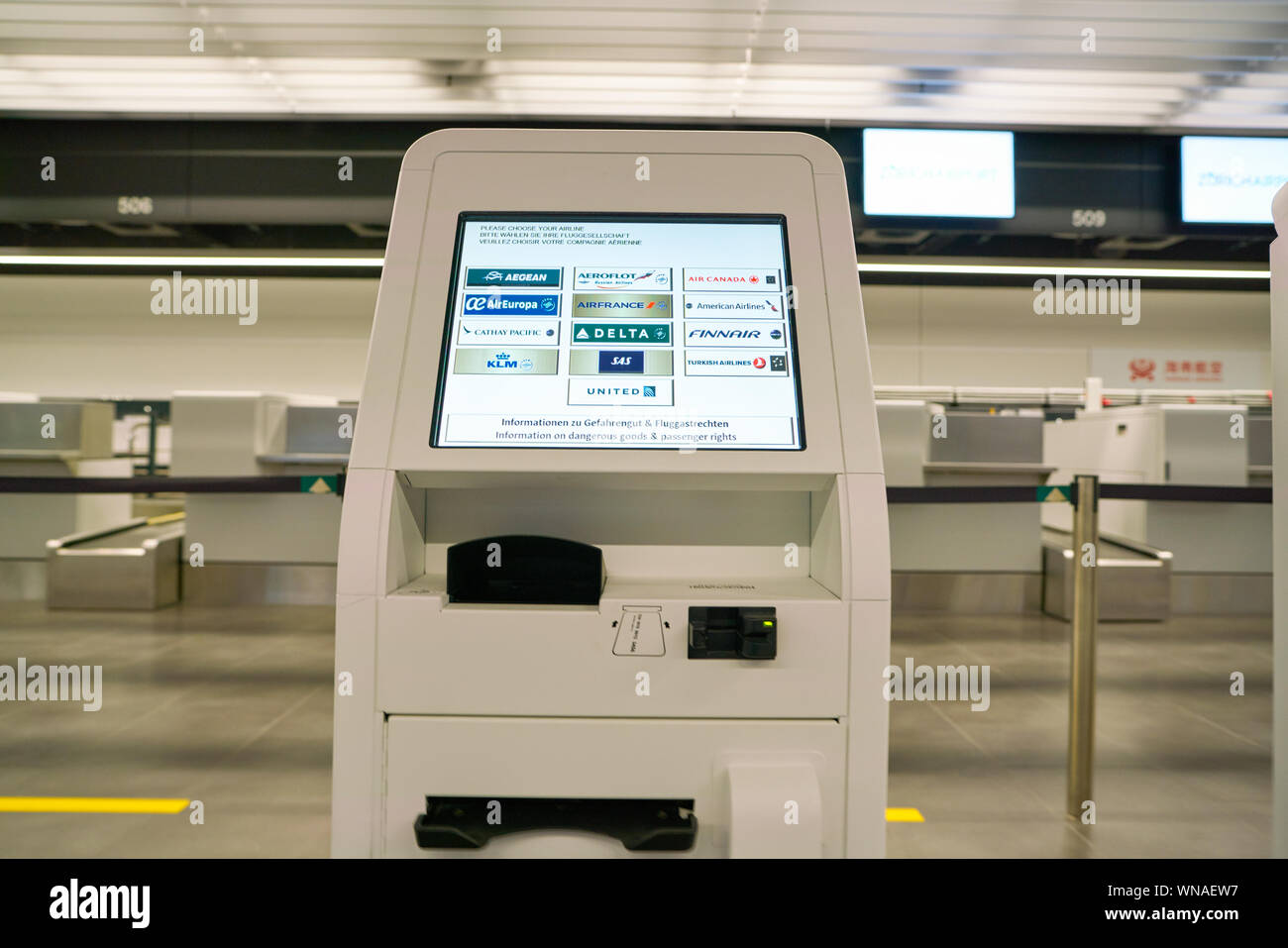 Zürich, Schweiz - ca. Oktober 2018: Nahaufnahme von Self-Service-Check-in-Automaten in Zürich International Airport. Stockfoto