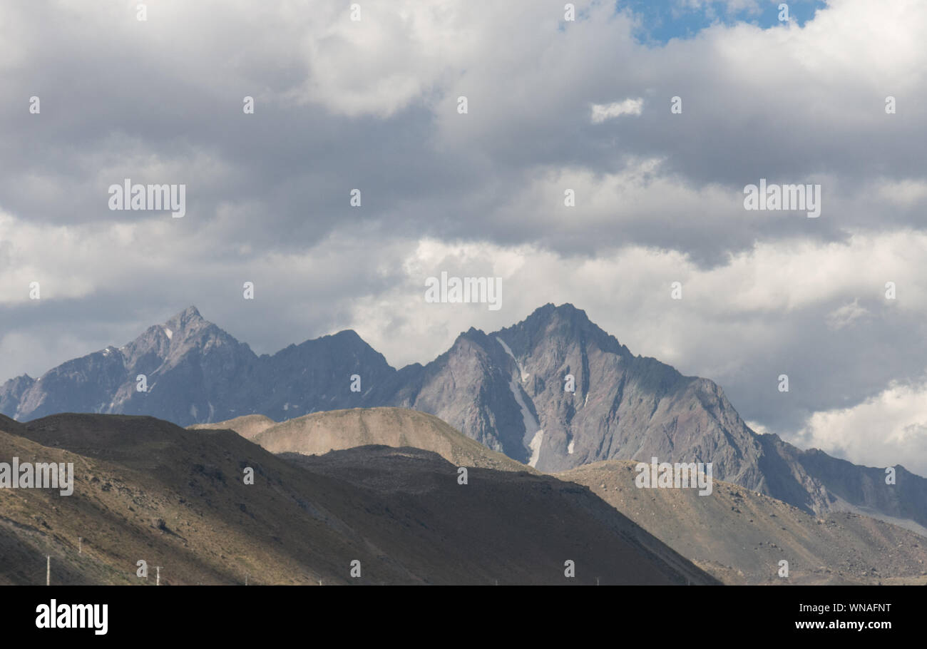 Cajon del Maipo. Maipo Canyon, eine Schlucht in der Anden. Chile. In der Nähe der Hauptstadt Santiago. Es bietet wunderschöne Landschaften. Stockfoto