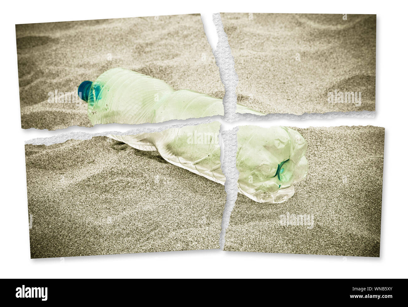 Rip-Foto von einem leeren grünen Kunststoff Flasche am Strand verlassen - Konzept Bild Stockfoto