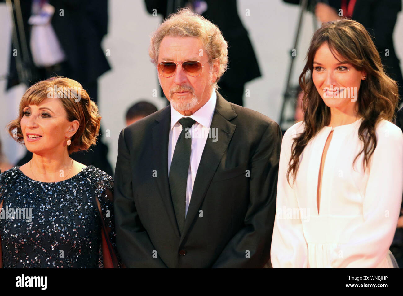 Italien, Lido di Venezia, 5. September 2019: (L) französische Schauspielerin Ariane Ascaride, französischer Regisseur Robert Guediguian und französische Schauspielerin Anais Demoustier Stockfoto