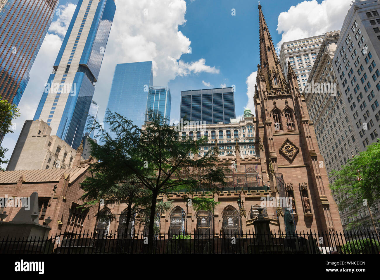 Der Trinity Church New York, Blick vom Rektor Straße von der Südseite der Trinity Church (1846), Manhattan, New York City, USA Stockfoto
