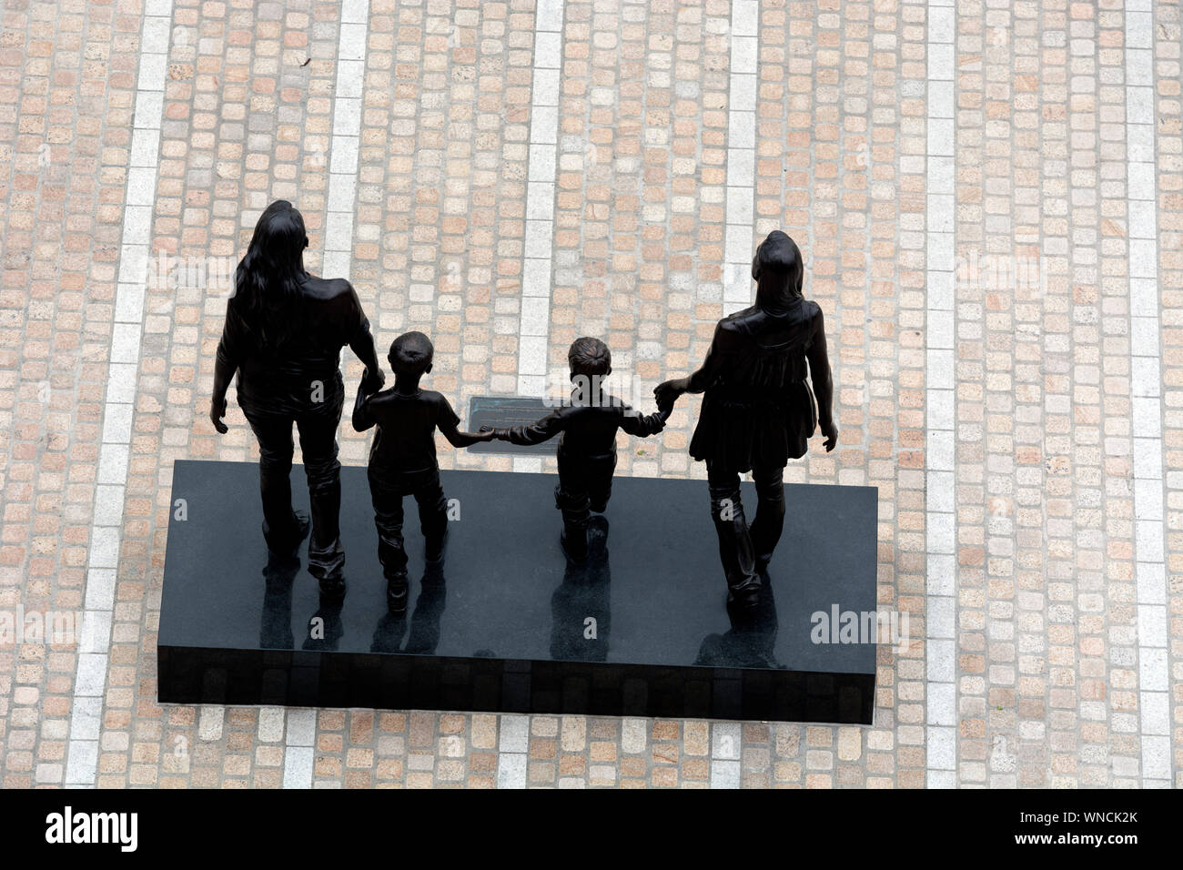 Ein echter Birmingham Familie Skulptur von Gillian Wearing, Centenary Square, Birmingham, Großbritannien Stockfoto