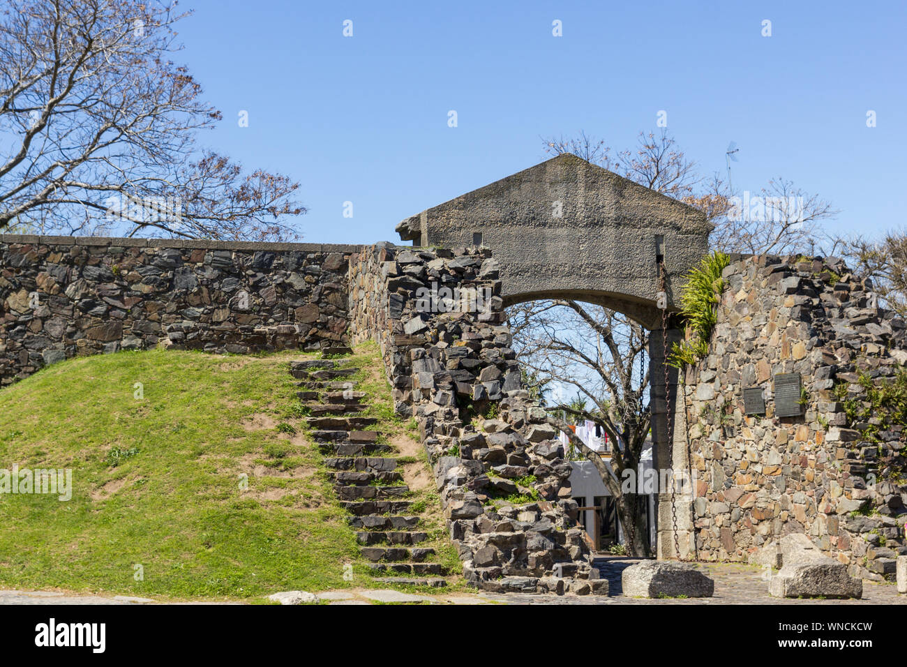 La Puerta Del Campo, dem Eingang zum alten und historischen Teil von Colonia del Sacramento, Uruguay. Es ist eine der ältesten Städte in Uruguay. Welt Stockfoto