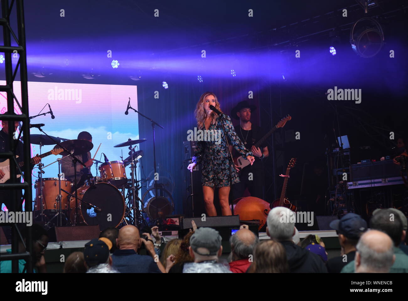 Sarah Darling Live Nashville Trifft Auf London Music Festival. Fifa Anicah Art Exhibition, London, Großbritannien, 29. Juli 2019. Quelle: PatPhoto/Alamy ne Stockfoto