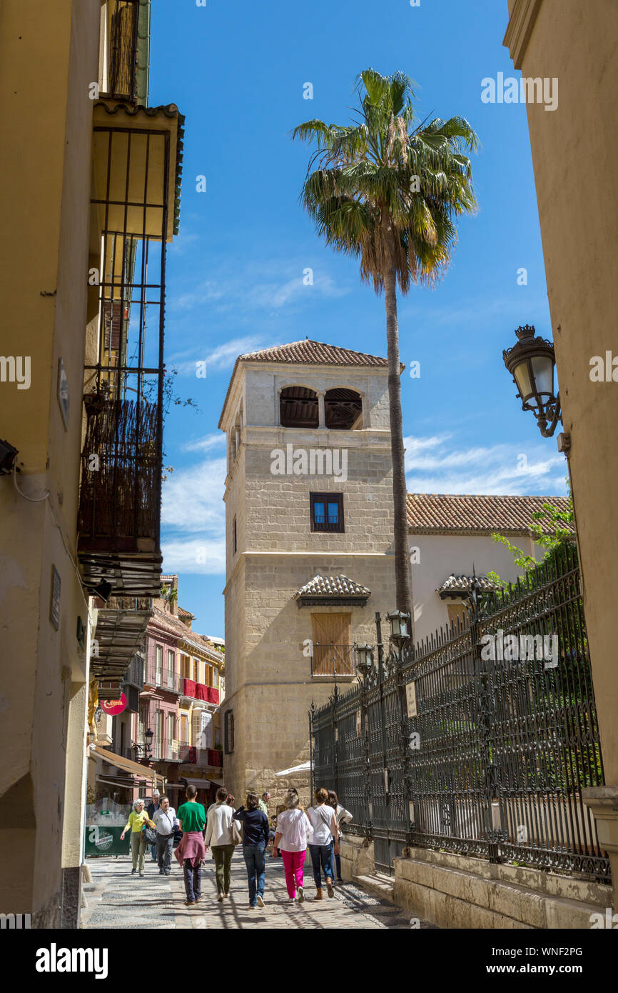 Malaga, Costa del Sol, Spanien. Calle San Agustin und der Palacio de los Condes de Buenavista, in dem Picasso Museum. Stockfoto