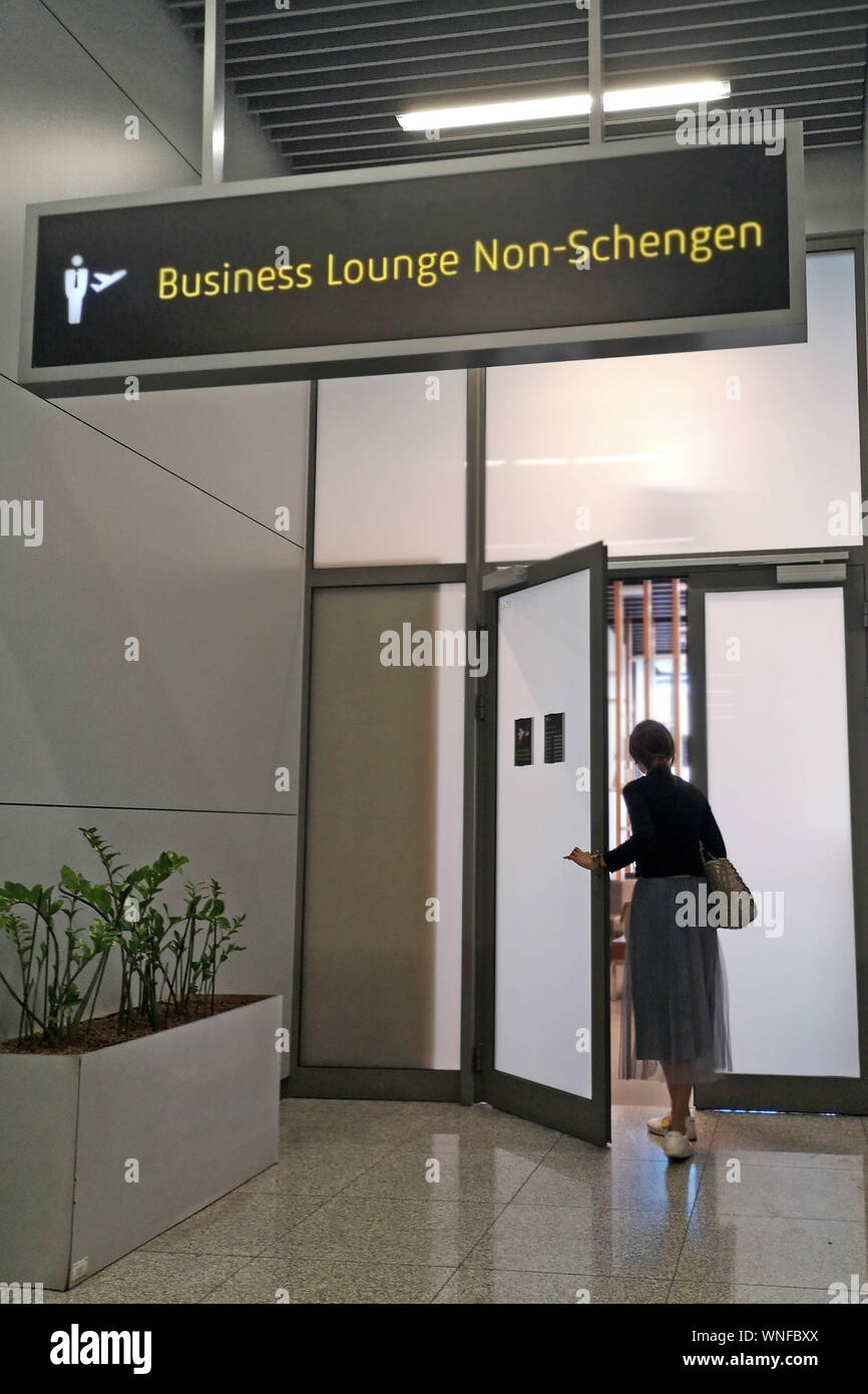 Business Lounge für Non-Schengen am Internationalen Flughafen Krakau in Polen. 4. September 2019. Stockfoto