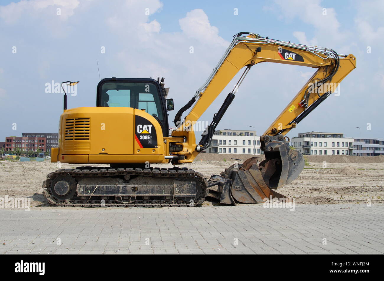 Almere Poort, Flevoland, Niederlande - Juni 3, 2017: Gelbe Katze 308 E2 CR Mini-Hydraulikbagger Stockfoto