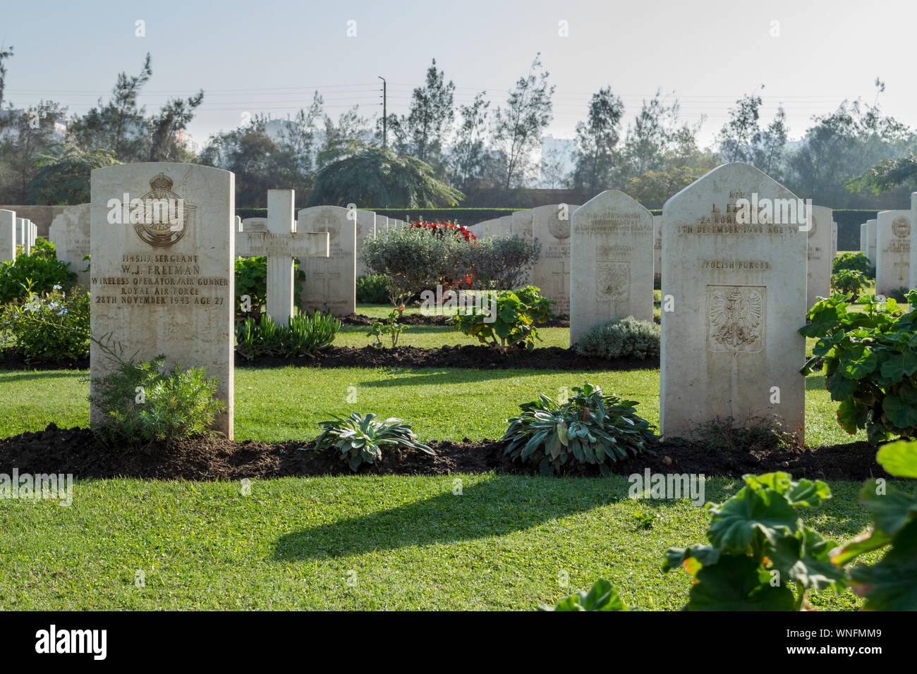 Kairo, Ägypten - Dezember 7, 2016: Heliopolis Commonwealth War Cemetery, enthält 1742 Bestattungen des Zweiten Weltkrieges, im Oktober 1941 eröffnet Stockfoto