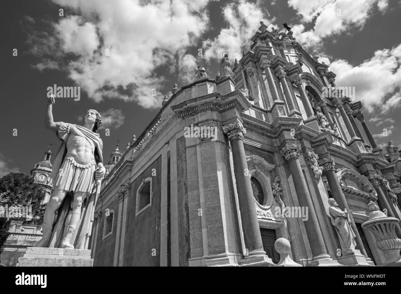CATANIA, Italien - 8. April 2018: Die Statue des Hl. Attalus vor der Basilica di Sant'Agata. Stockfoto