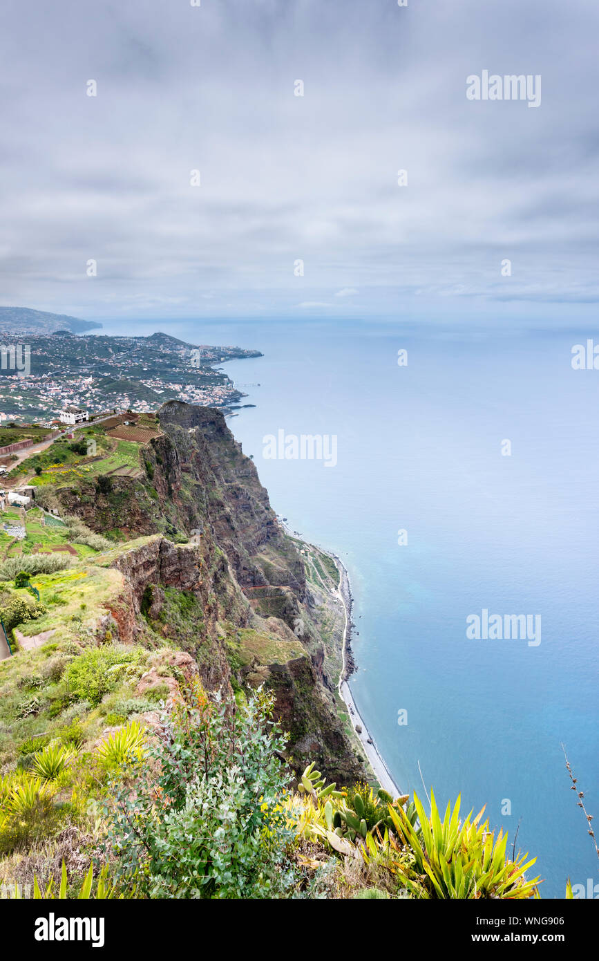 Auf das Küstengebiet von Cabo Girão einer hohen Klippe in Madeira Stockfoto