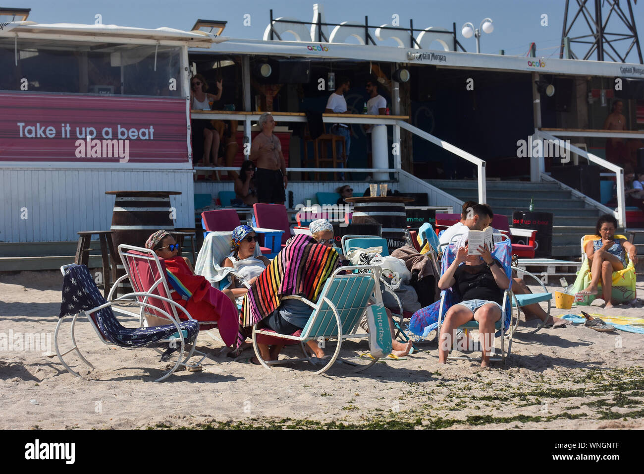 VAMA VECHe, Rumänien - September 2019. Vama Veche Strand, eine nicht-mainstream Reiseziel an der Küste des Schwarzen Meeres, beliebtes Ziel für Touristen. Stockfoto