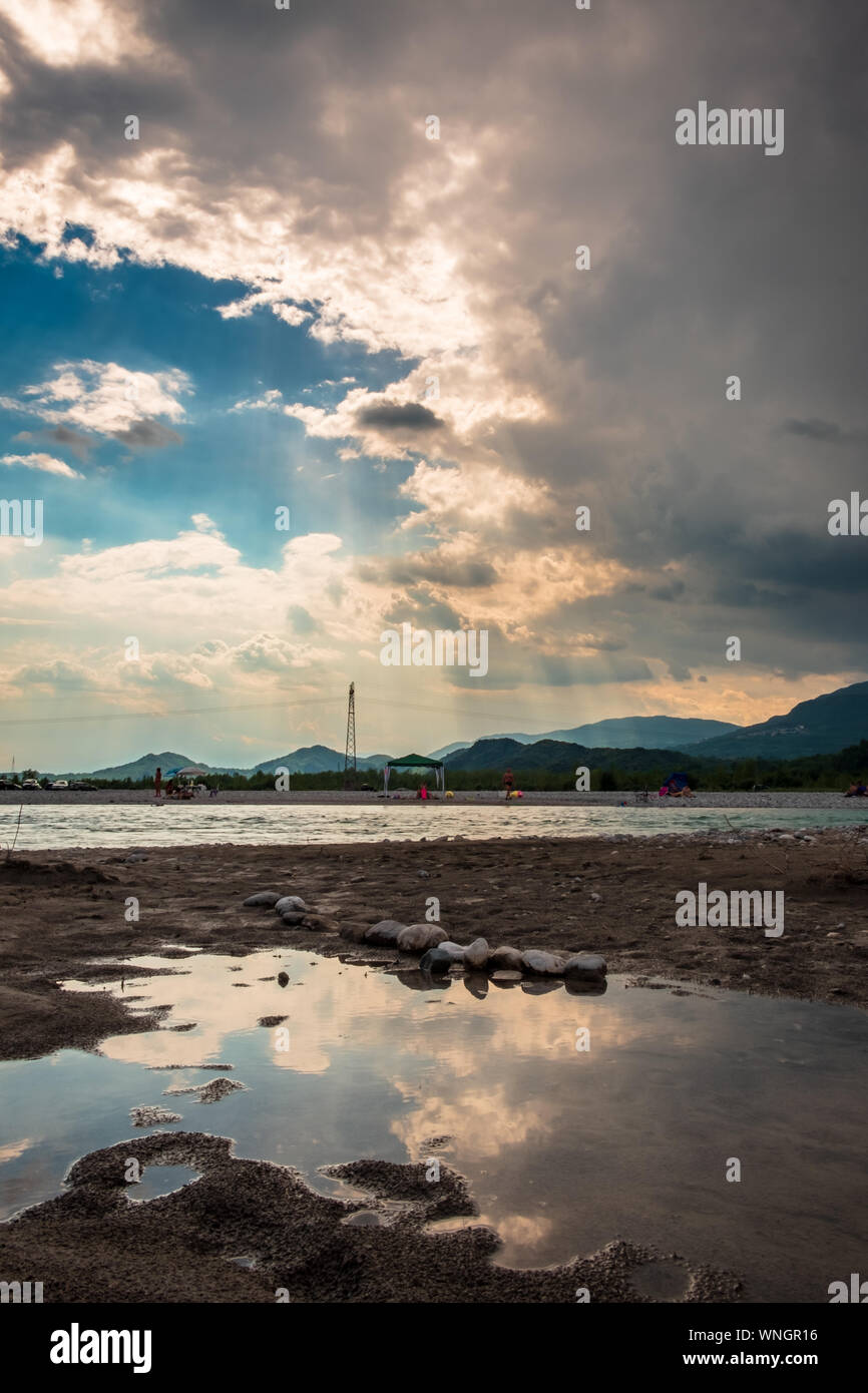 Sturm über Tagliamento in Friuli Venezia-Giulia Region, Italien Stockfoto