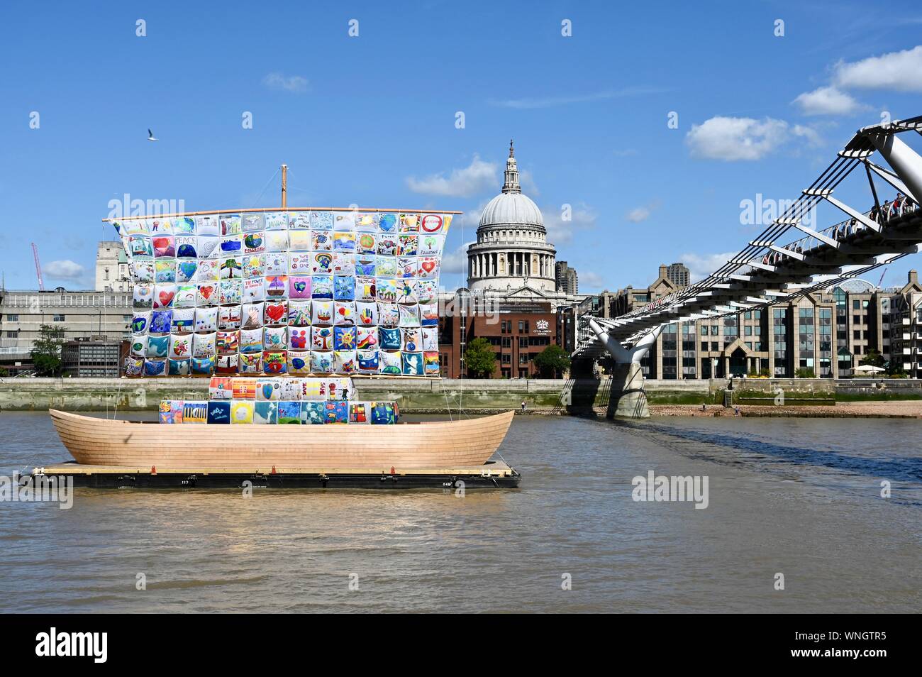 Das Schiff der Toleranz und Emiia von Ilya Kabakov, Tate Modern, London. Großbritannien Stockfoto