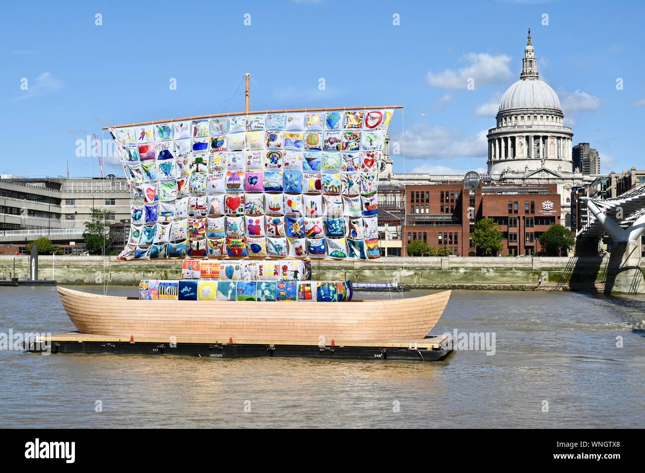 Das Schiff der Toleranz und Emiia von Ilya Kabakov, Tate Modern, London. Großbritannien Stockfoto