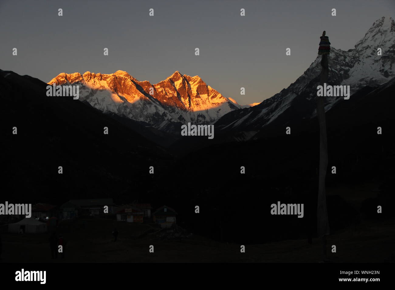 Alpenglühen im Himalaya Stockfoto