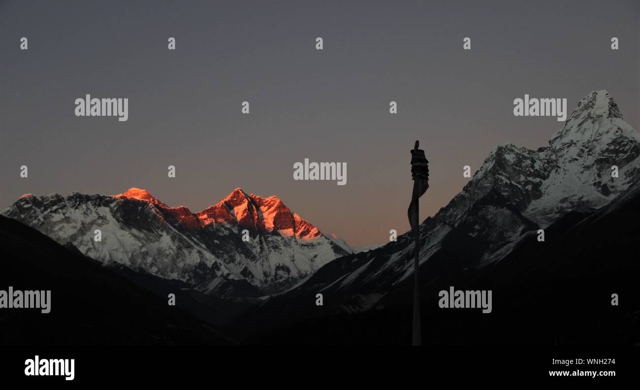 Alpenglühen im Himalaya Stockfoto