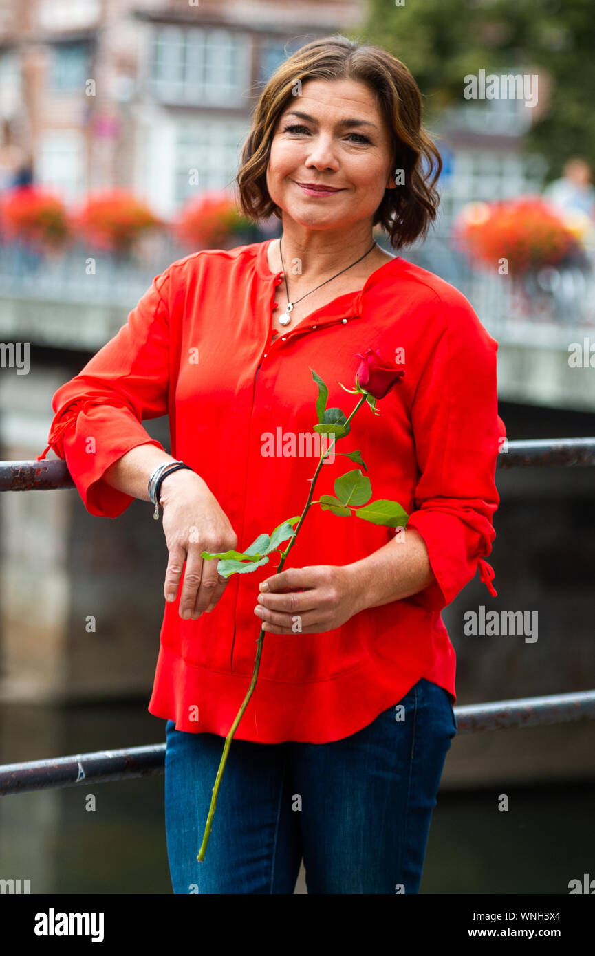 L'AGENCE - Seychelle Cropped Eyelet Blouse
