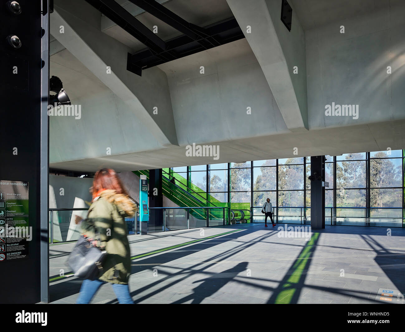 Station obere Ebene zusammentreffen. North West U-Bahnhöfe, Sydney, Australien. Architekt: HASSELL, 2019. Stockfoto