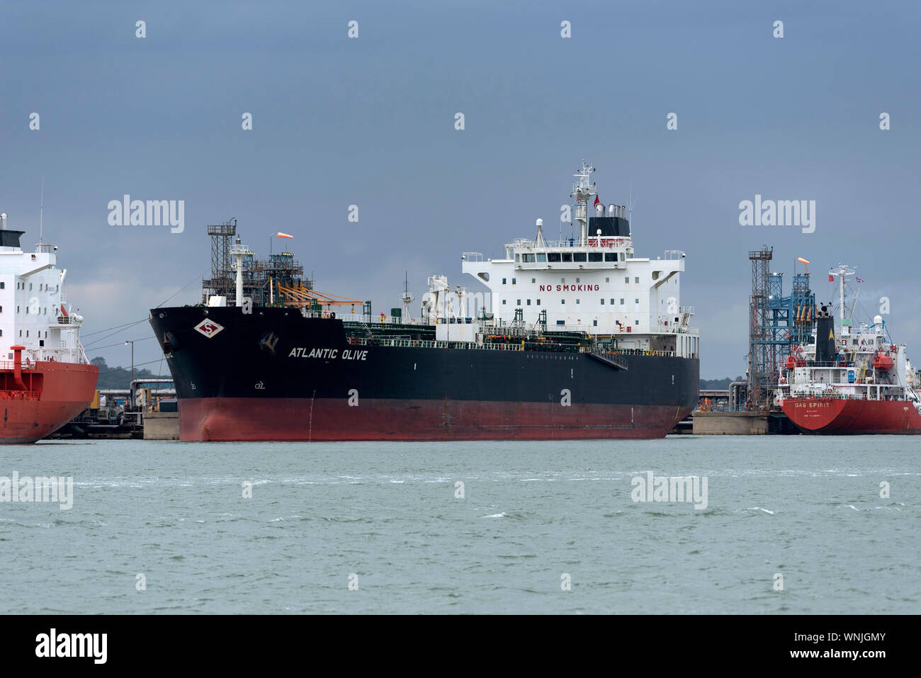 Southampton, England, UK, September 2019. Chemie, Öl Tankschiffe Atlantic Olivenöl aus Beladen in Fawley Raffinerie auf Southampton Wasser Stockfoto