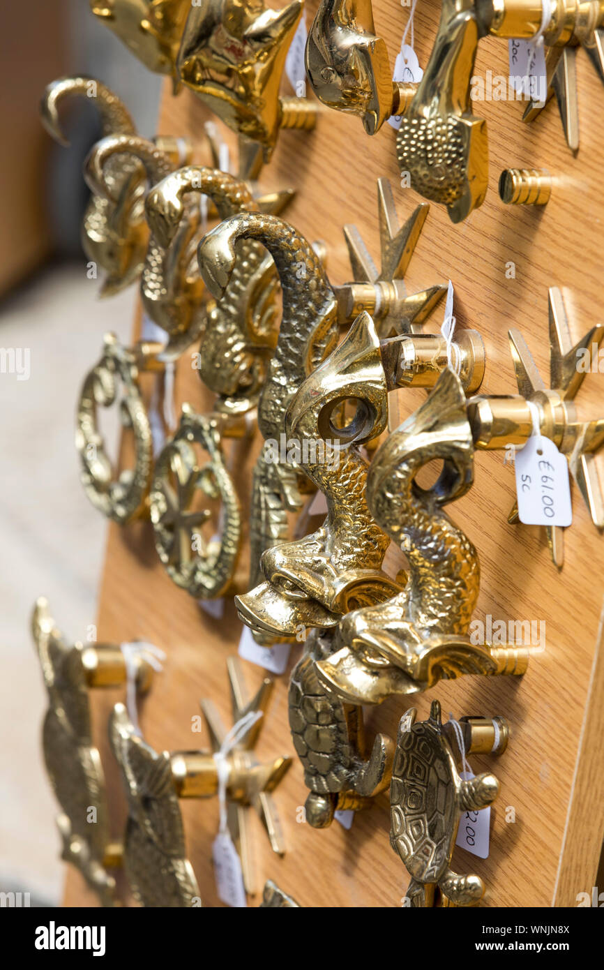 Valetta, Malta, Altstadt, Laden verkauft typische maltesische Türklopfer, Stockfoto