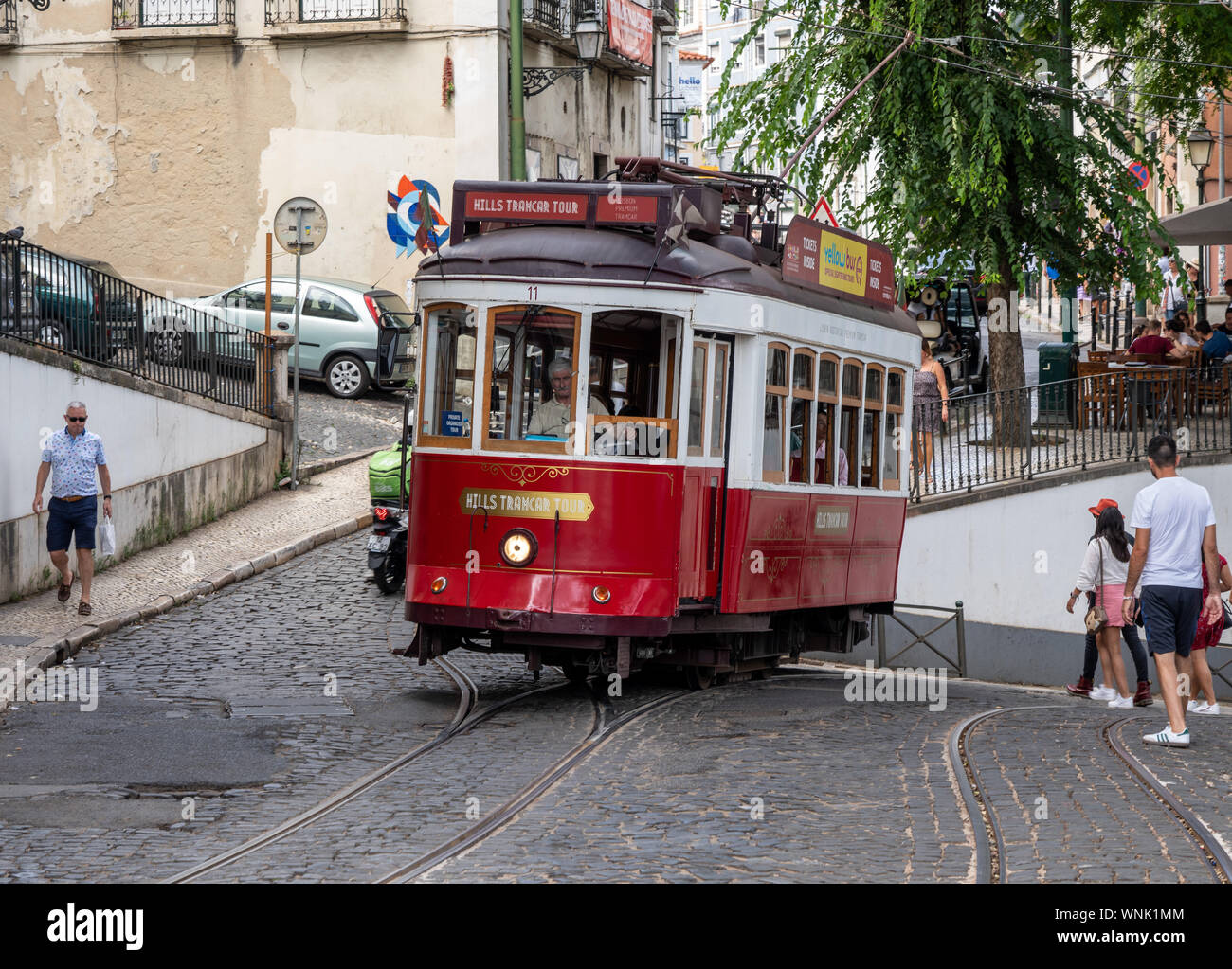 Hügel Straßenbahnwagen Tour in Alfama von Lissabon Stockfoto